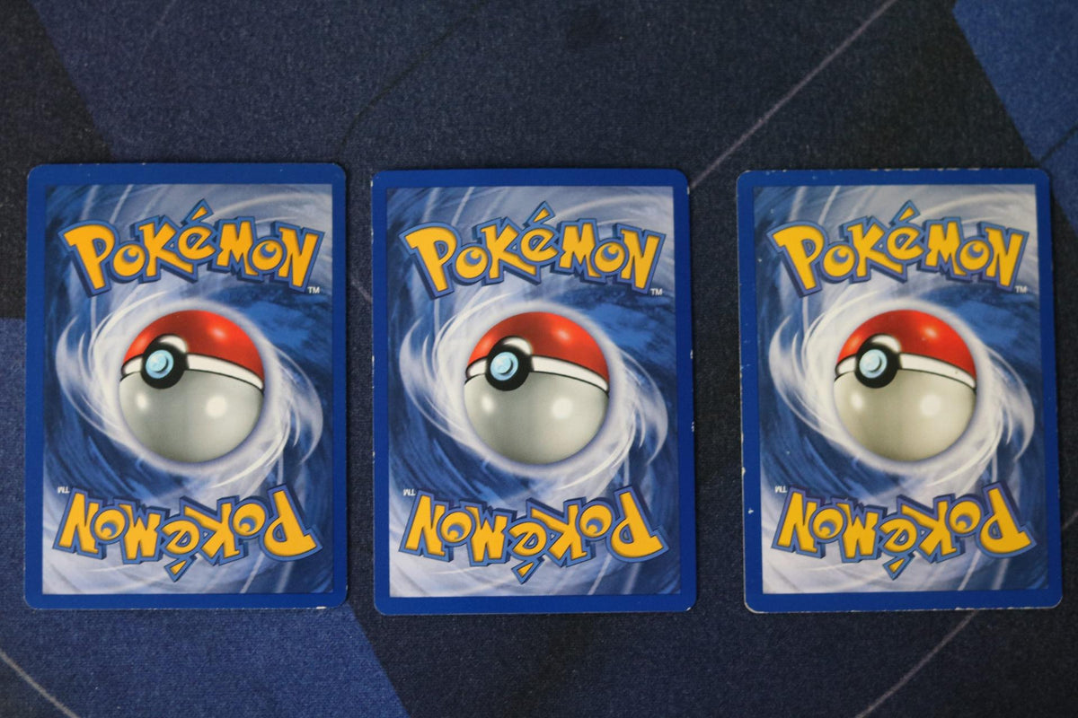 Hva betyr NM, LP, MP og HP på Pokémon-kort?